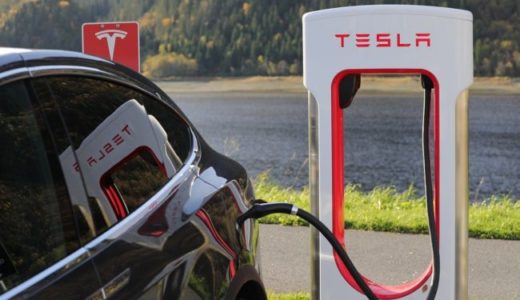 【自動車】イケイケのグロース銘柄のテスラ(TSLA)